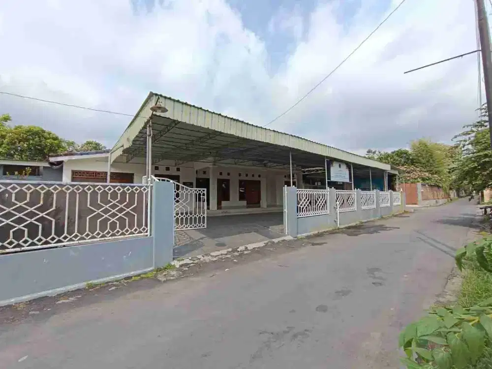 Disewakan rumah Besar dan Luas  Strategis cocok utk  kantor/tempat usaha/hunian pribadi di Jl. Godean km 7 sidoarum, sleman, Yk
