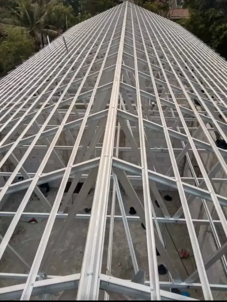 Rangka atap baja ringan