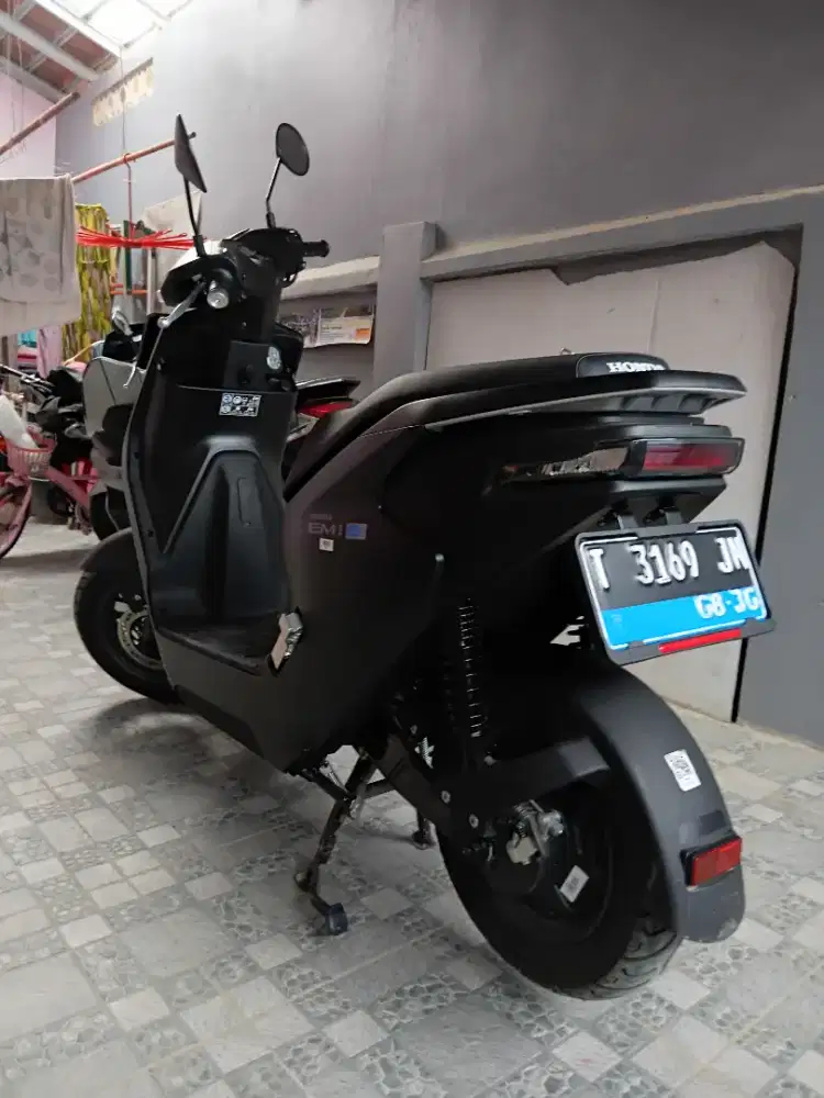 Motor honda em1 e , + Charger