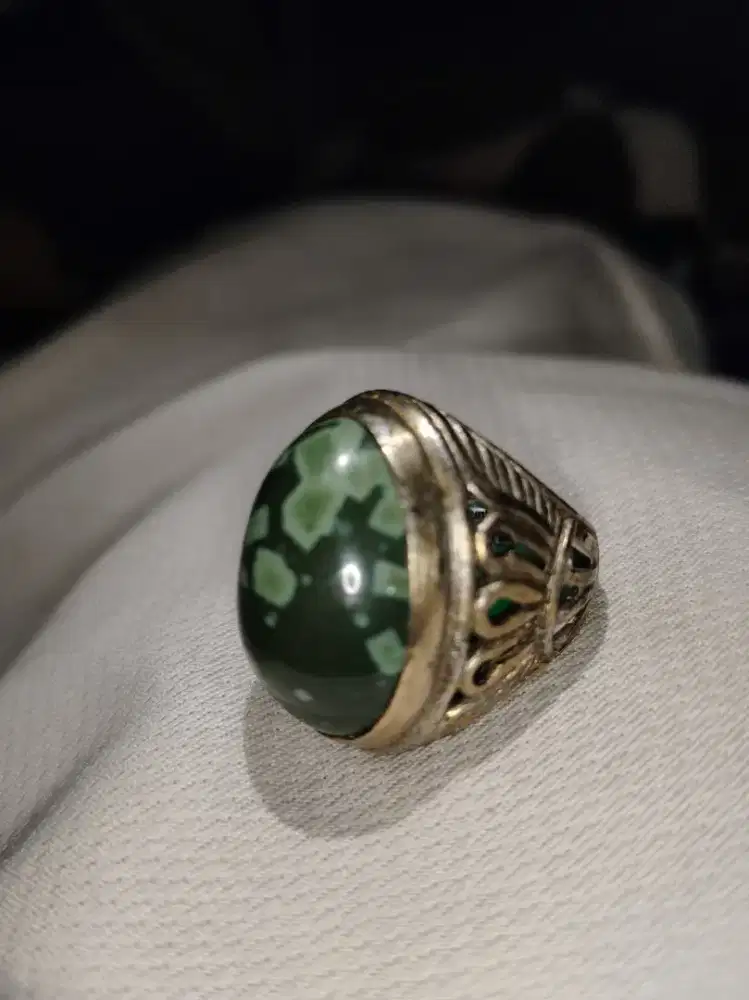 Batu hijau motip unik natural