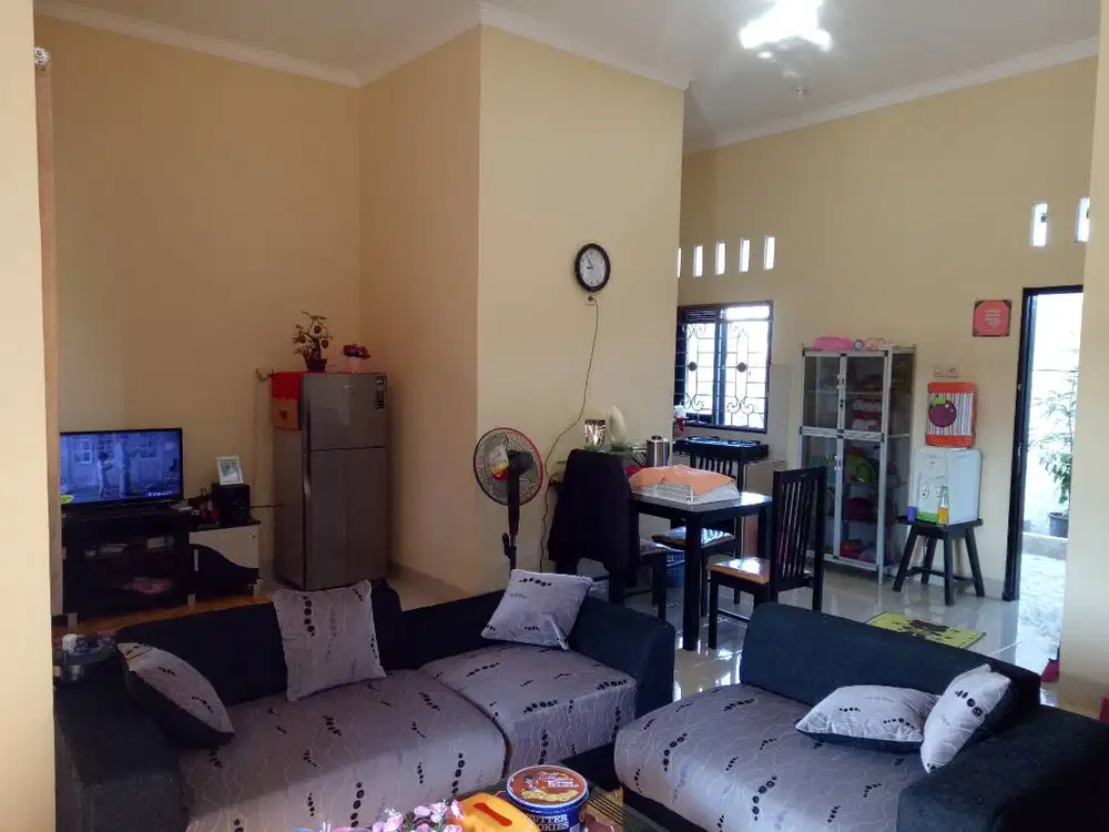 Rumah Di Sewa / Kontrakan Full Fasilitas,TV, AC,Kulkas,Mesin Cuci dll.