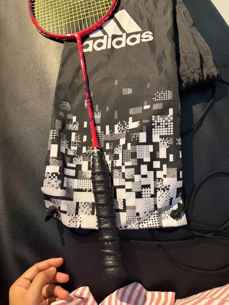 Raket badminton merk adidas baru