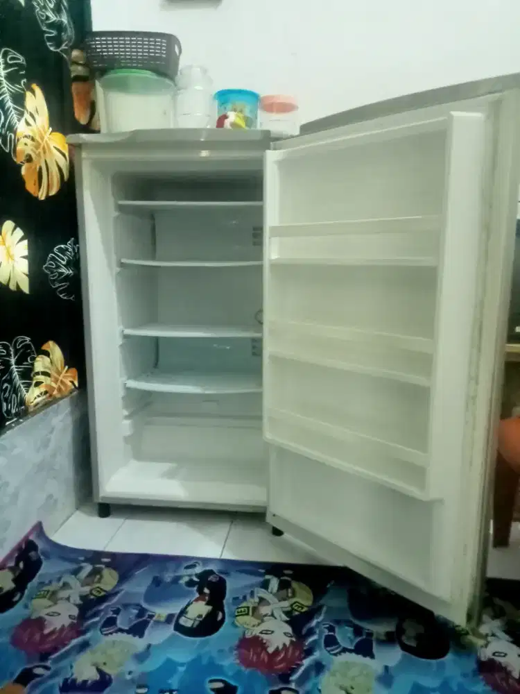 Dijual freezer Aqua