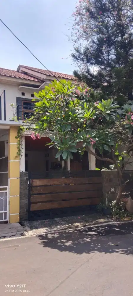 RUMAH BERCORAK BALI DI BEKASI