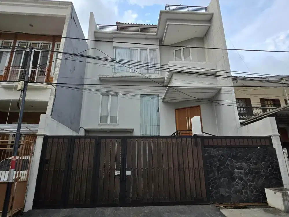 Rumah Dijual Kelapa Gading 4 Lantai Semi Furnished