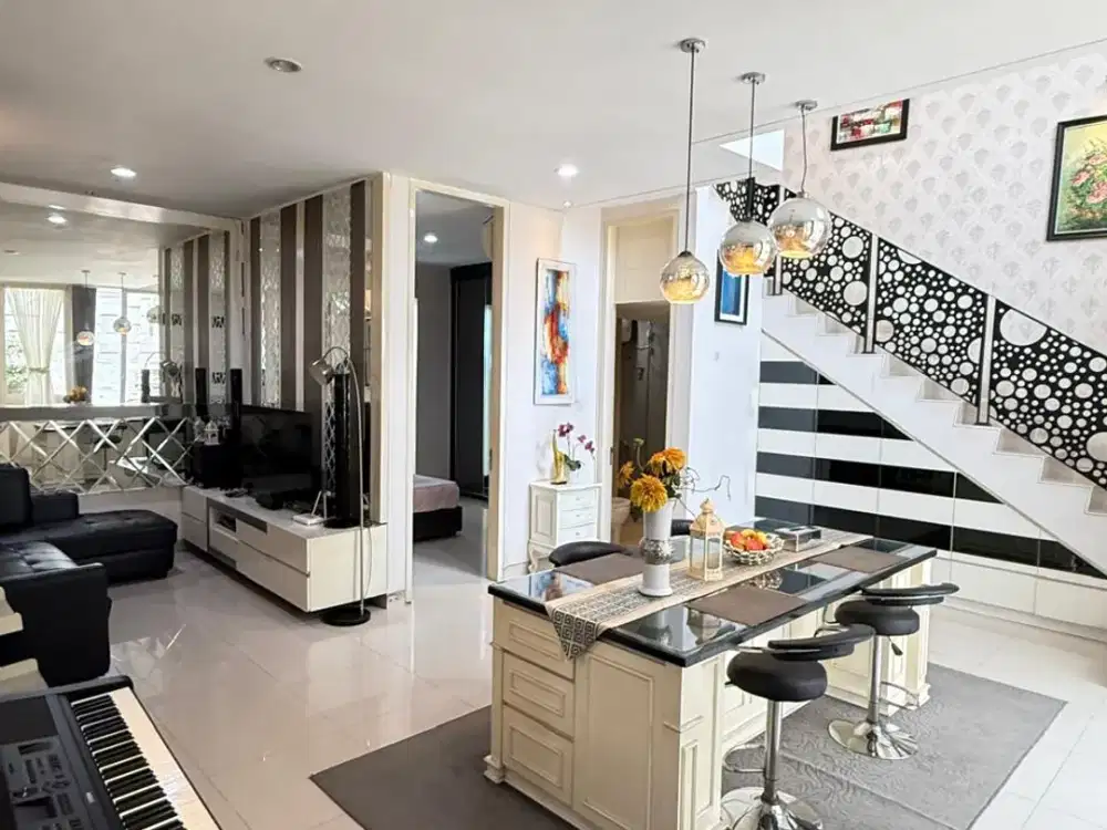 Jual RumaH Pakuwon CIty, mulyosari, bagus siap huni, Luxury, BAGUS