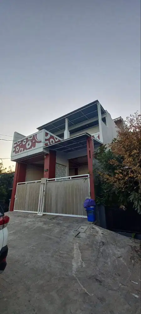 Dijual Rumah 3 lantai dengan perabot