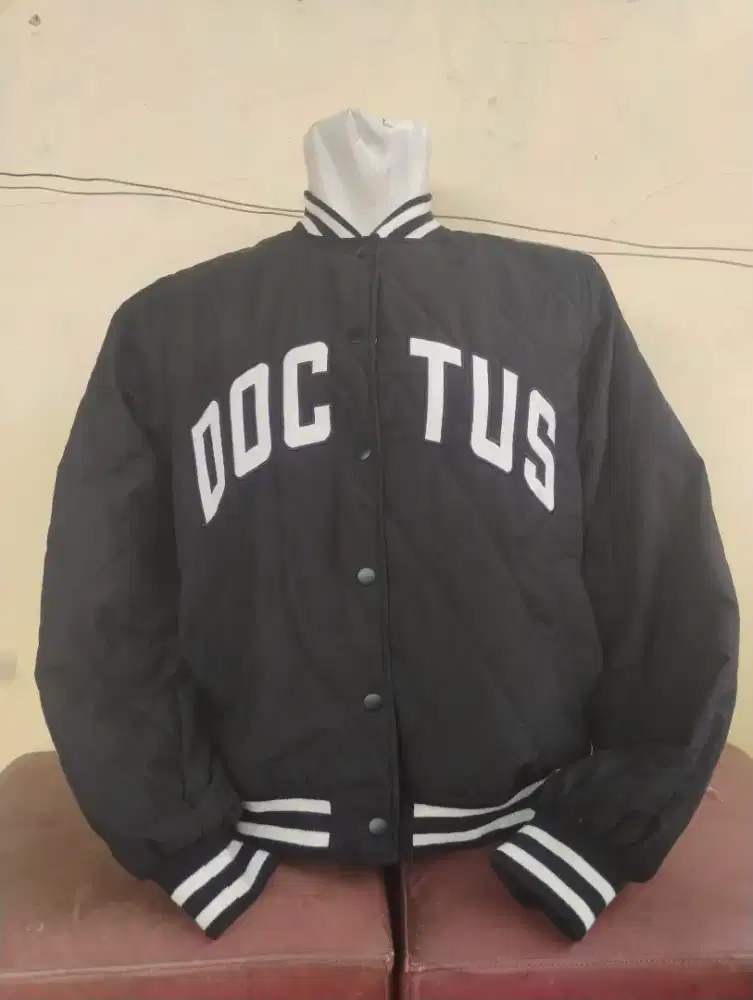 Varsity Doctus tebal