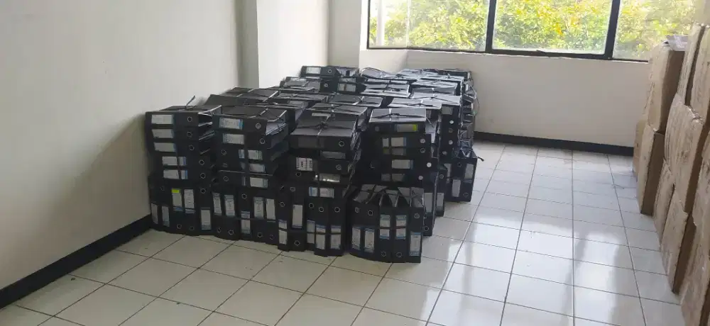 Ordner Ukuran Besar F4 Warna Hitam Elegan merk GEMA