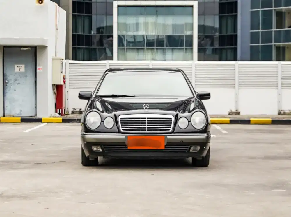 MERCEDES BENZ E230 NEW EYES CLASSIC 1997 KM ANTIK