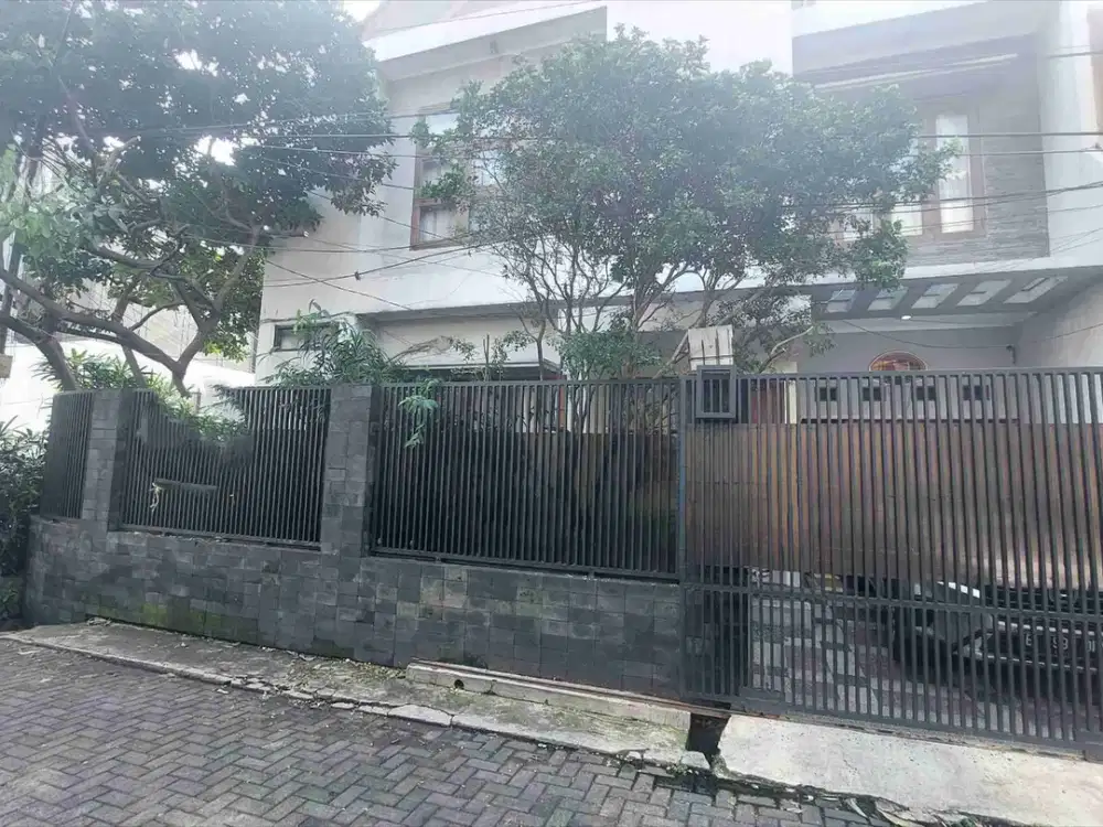 Dijual Rumah Siap Huni Hoek Strategis Dekat Stasiun MRT Fatmawati