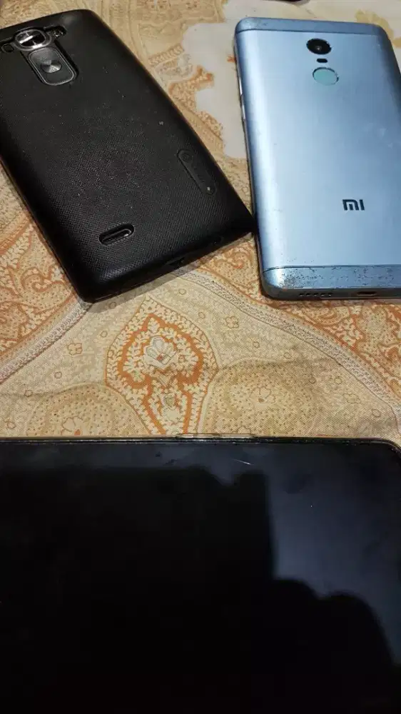 LG flex (no lg wing), xiaomi hatsune miku