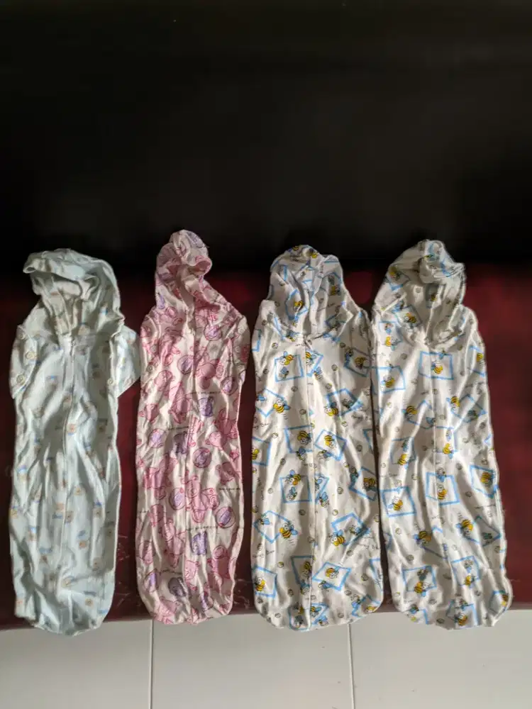 Bedong bayi instan ada resleting tutup kepala