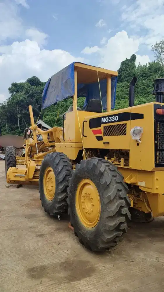 Greder Mitsubishi MG330 2014 
di Samarinda