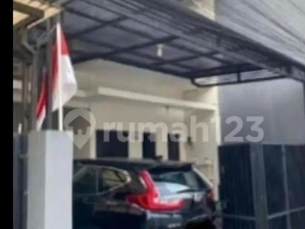 Rumah Bagus Kokoh 2 lantai siap huni akses mobil SHM di Condet