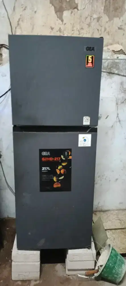 Jual kulkas bekas baru pemakaian 1 tahun lebih