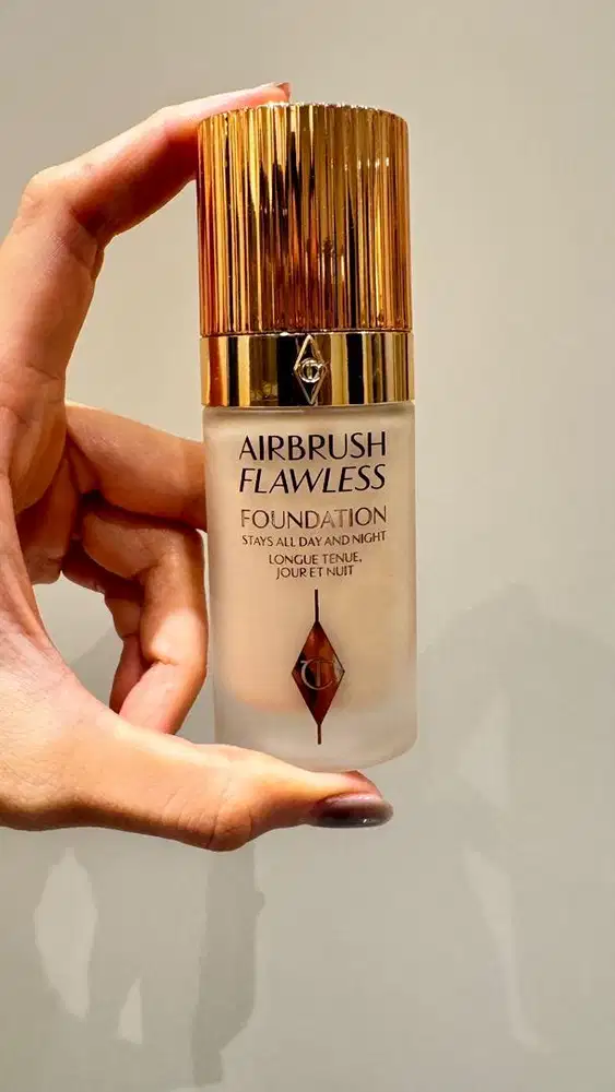 FOUNDATION CHARLOTTE TILBURY AIRBRUSH FLAWLESS