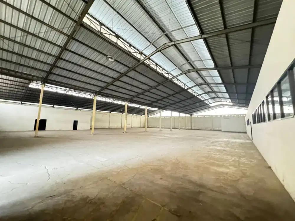 Disewakan Gudang Luas dan Bersih Siap Pakai Lokasi di Mainroad Soekarno Hatta Bandung