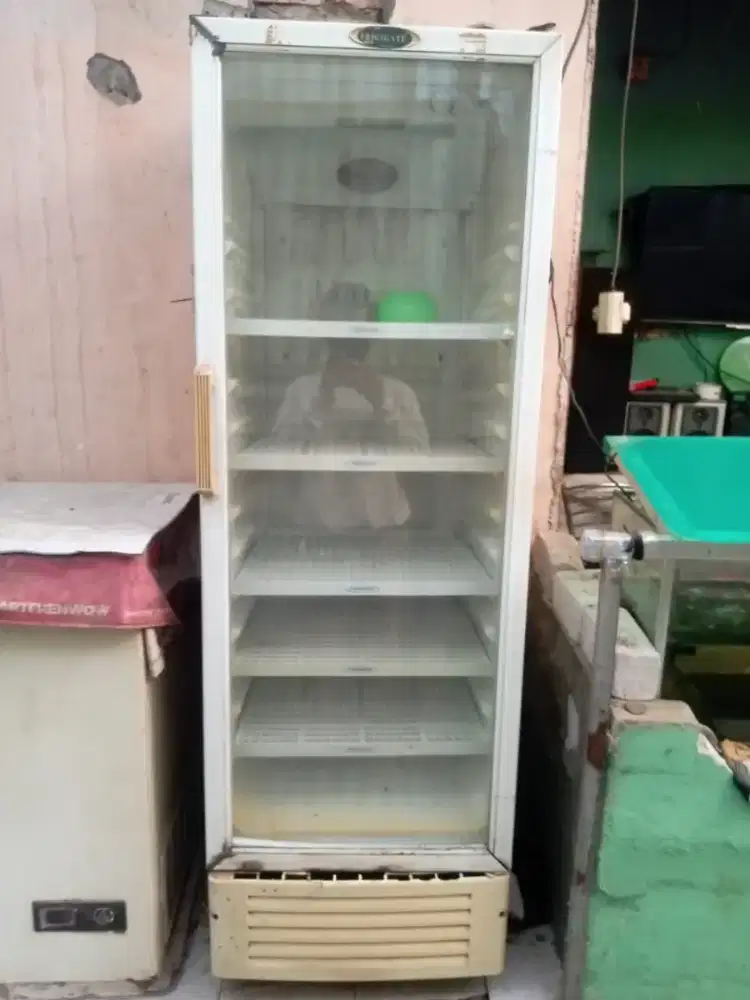 dijual showcase/chiller merk frigigate 5rak orisinil