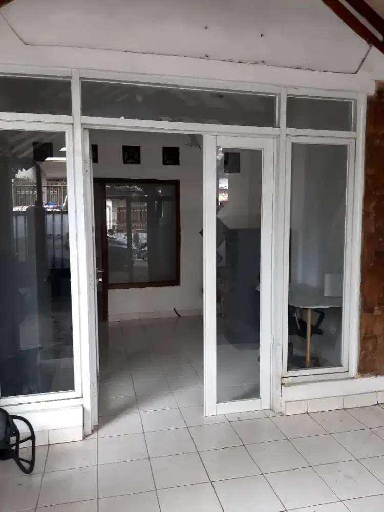 Di kontrakan Ruangan/Paviliun pinggir jalan besar