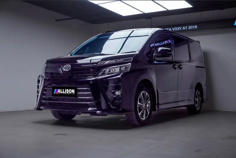 [TANPA TDP] Toyota Voxy 2.0 MPV AT 2019 HITAM Km 43 Rb Serv Record