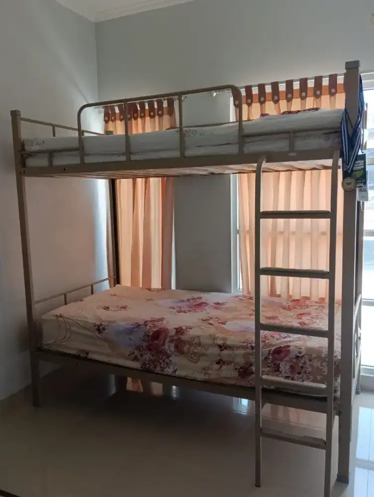 Tempat Tidur Tingkat