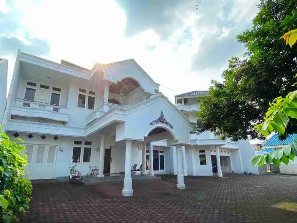 Di jual rumah mewah di cipayung jakarta timur