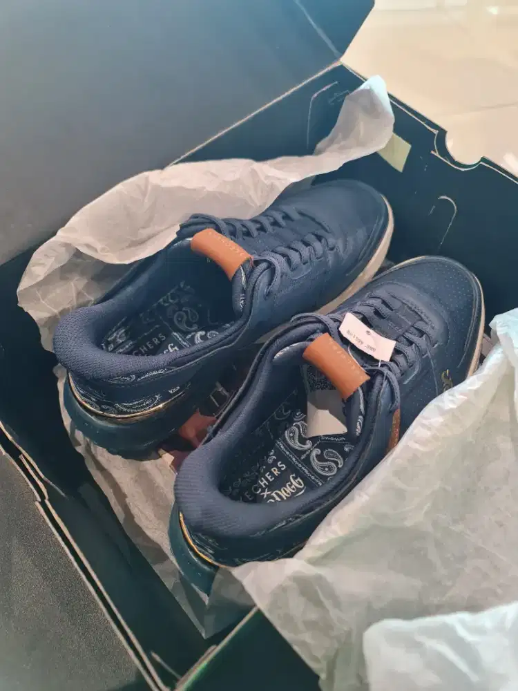 Sepatu skecthers colabs with snoop dogg