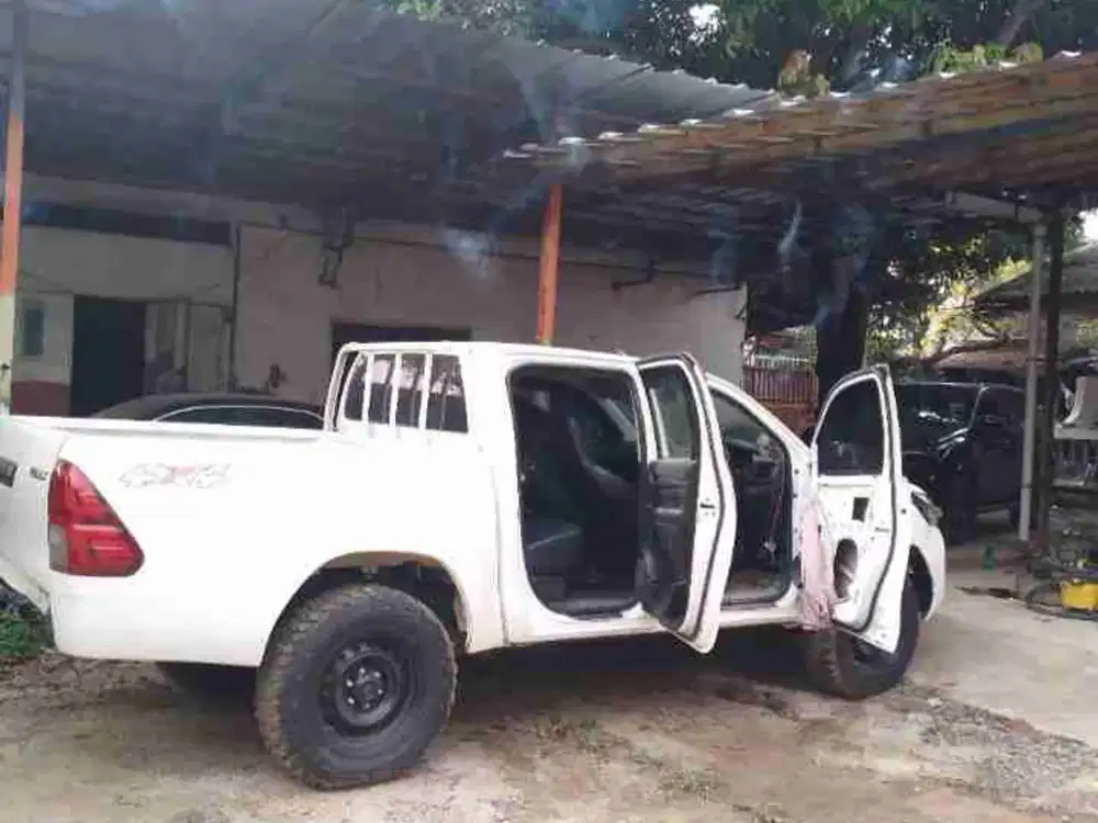 Gedung Siap Usaha Eks Bengkel Mobil di Ciledug