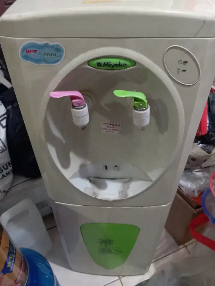 Dispenser kulkas Miyako galon atas