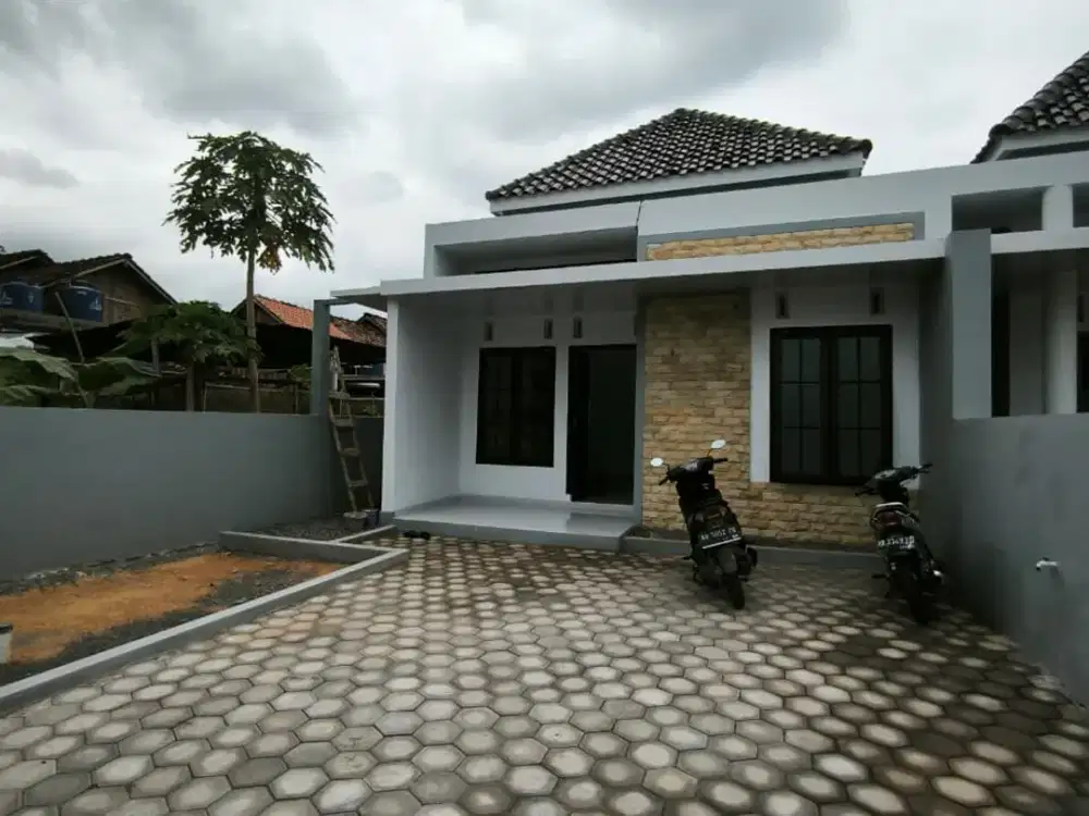 DIJUAL RUMAH BARU DEKAT PASAR GODEAN DENGAN TANAH YANG LUAS