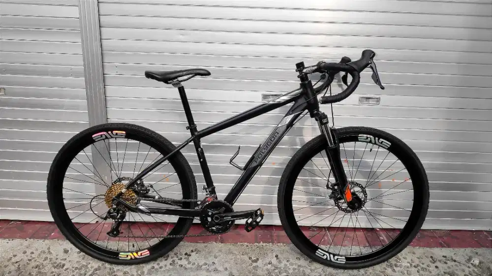 sepeda polygon heist 5 black phantom gravel