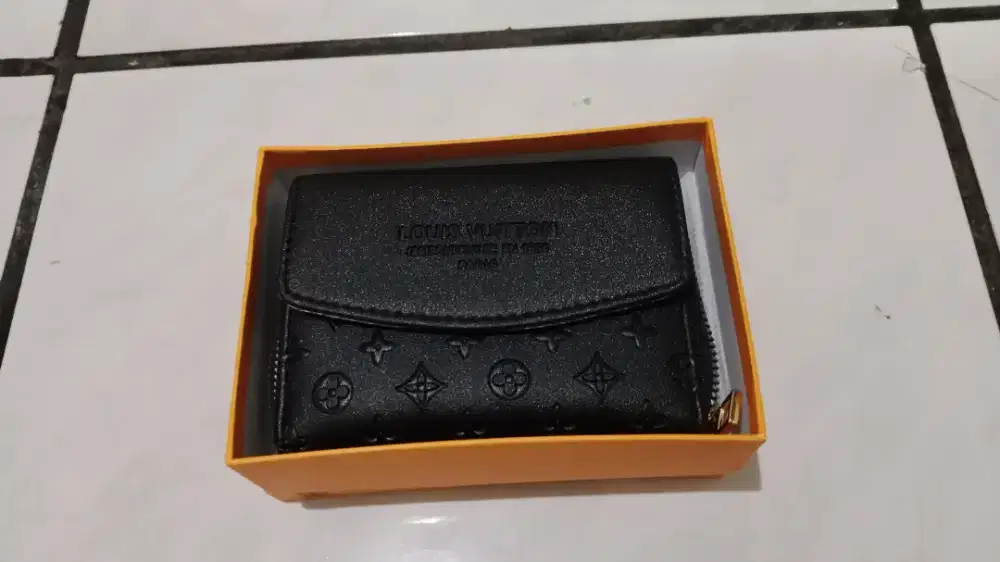 DOMPET LV HITAM