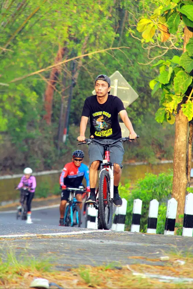 kaos katun bukit bego academia nyaman dipakai