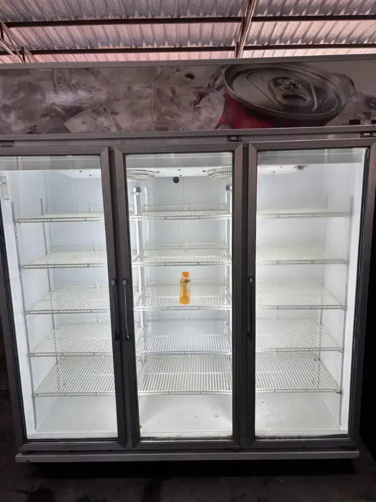 Showcase 3 pintu sanden intercool mesin ori 
Hrg 8 jt 

Stok 2 unit