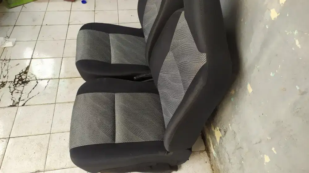 Jok depan Agya orisinil