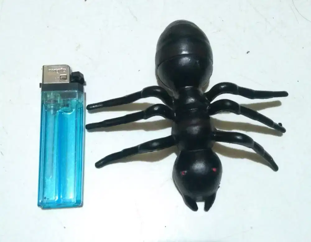 Miniatur diecast semut hitam / semut dolop.