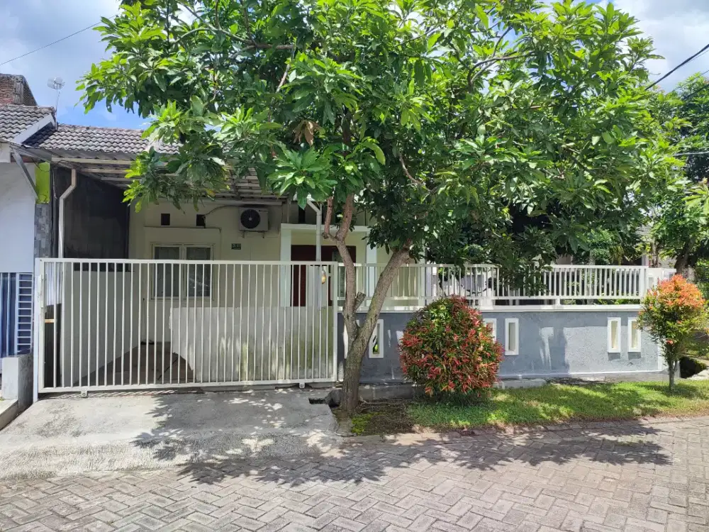 Dijual rumah pojok