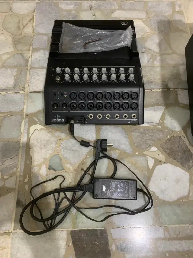 Mixer Mackie DL1608