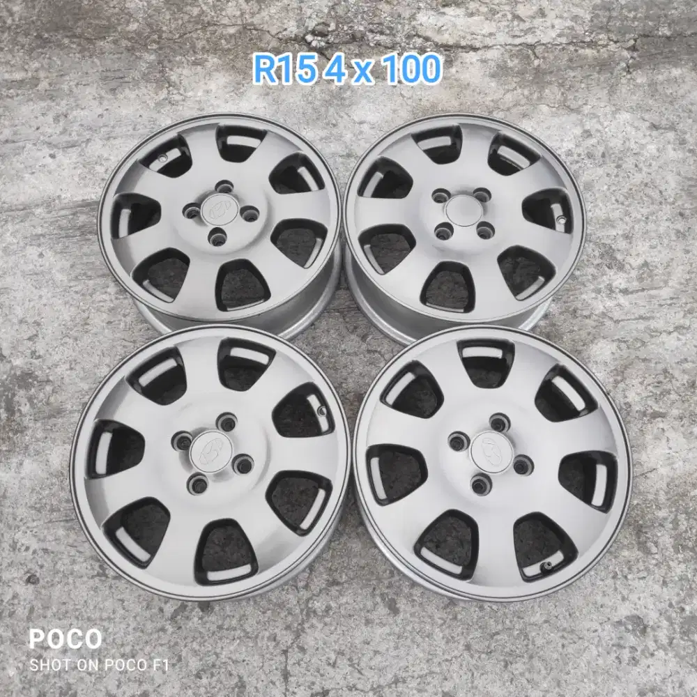 Oem AVEGA R15 pcd 4 x 100 lebar 5,5 offset 45