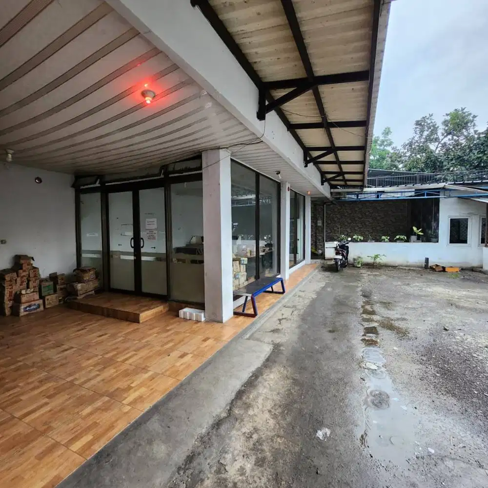 Gudang Pusat Kota Jl. Soekarno Hatta Lokasi Strategis Siap Pakai