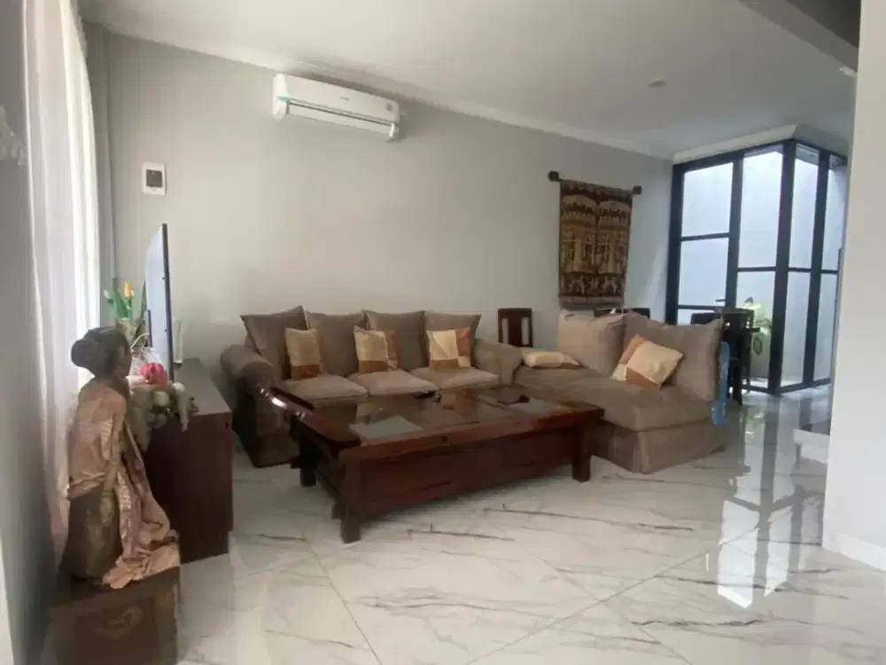 Dijual Rumah Modern Mewah di Compound ada Tennis Court 500 Meter ke Andara Toll