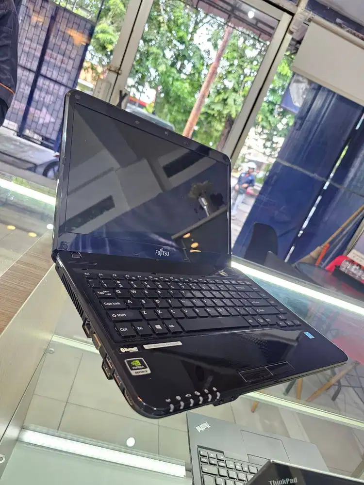 Laptop second core i5 dual vga nvidia design game