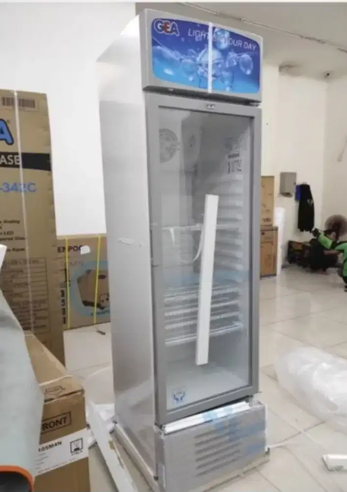 Showcase gea 1 pintu tinggi 2 meter