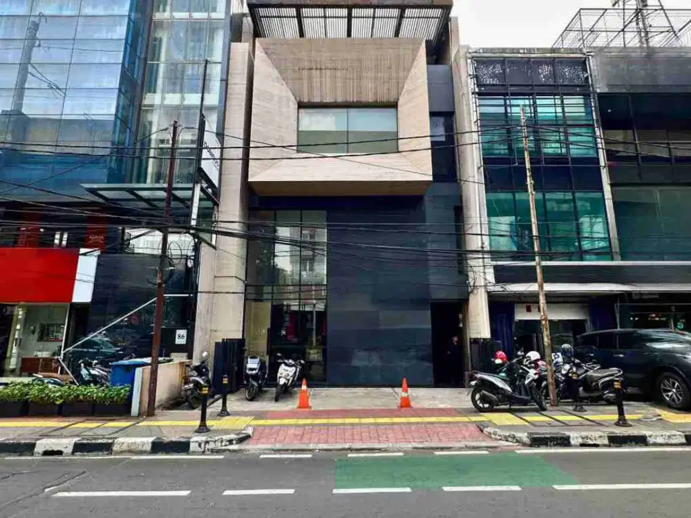 FOR SALE GEDUNG KOMERSIAL KEBAYORAN BARU
 Dekat Stasiun MRT Blok A & Halte Busway, Jakarta Selatan

Bangunan 4 lantai di area strategis Kebayoran Baru, cocok untuk kantor perusahaan, klinik, showroom, atau pusat bisnis.

Berada di jalan utama yang ramai &