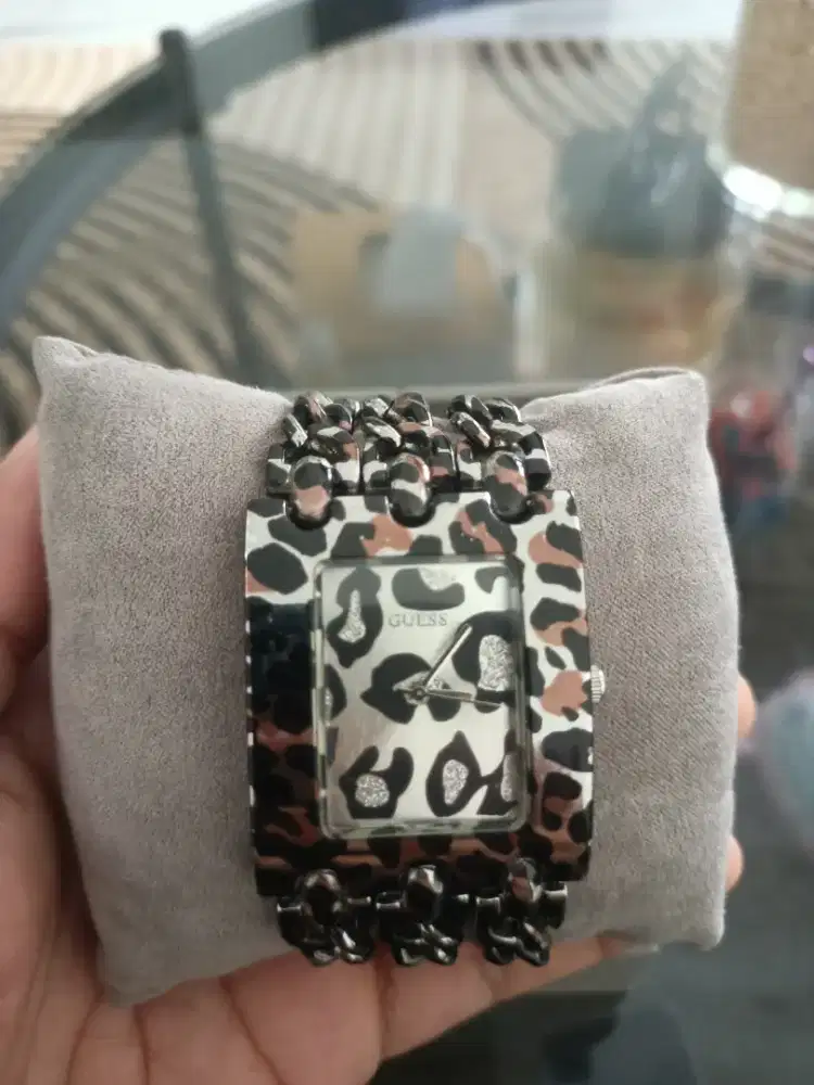 Guess Army rantai macan