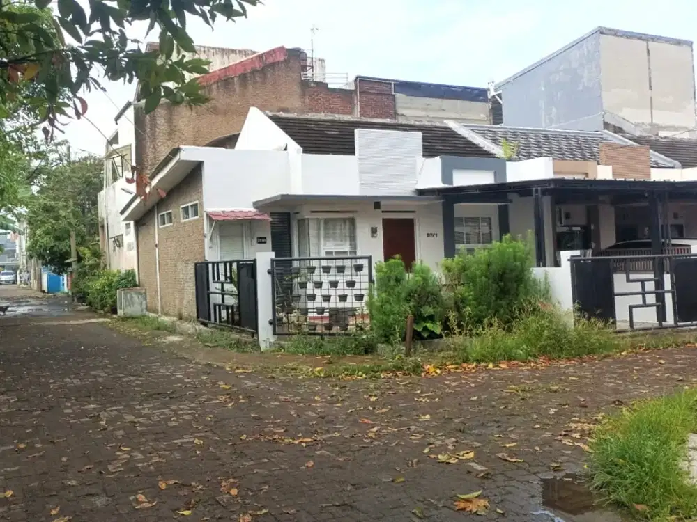 RUMAH MINIMALIS DENGAN LINGKUNGAN YANG AMAN DAN NYAMAN DENGAN POSISI HOOK DI KOMPLEK CIGANITRI BANDUNG