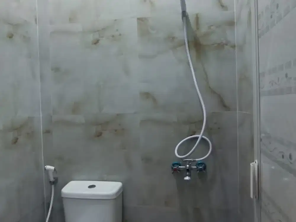 DIJUAL CEPAT RUMAH HOEK BARU KOMPLEK SIMPRUG DIPORIS 2 LANTAI TANGERANG BATUCEPER