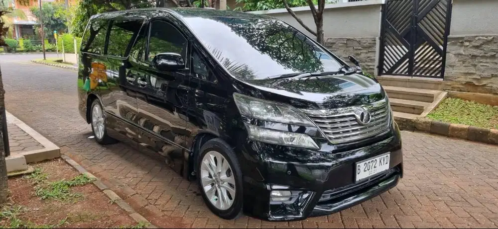Toyota Vellfire 2.4 Hitam - 2010