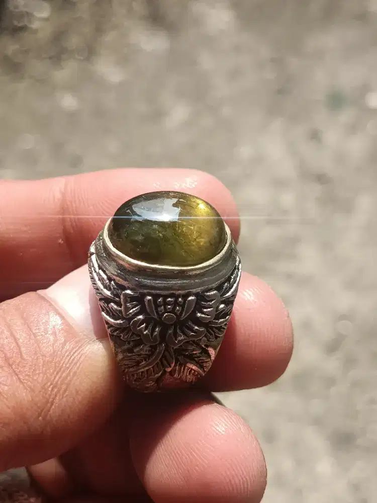 Natural golden sapphire bangsing